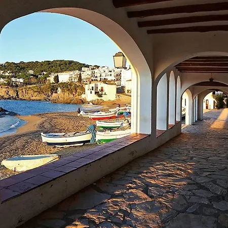 With Swimming Pool, Near To The Beach Apartment