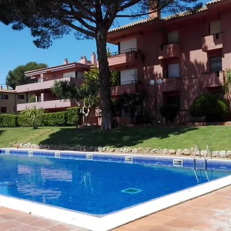 Apartment With Swimming Pool, Near To The Beach