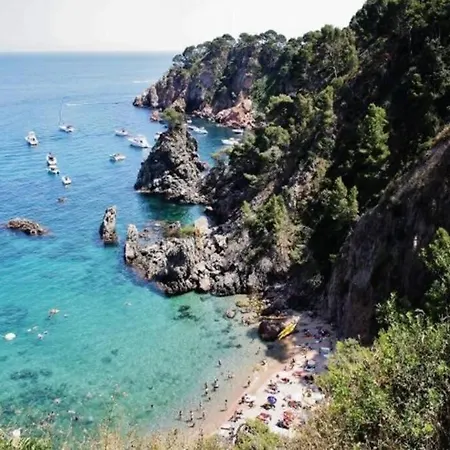 With Swimming Pool, Near To The Beach Apartment